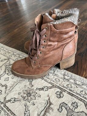 Women’s Brown Lace-Up Faux Suede Ankle Boots with Faux Fur Collar